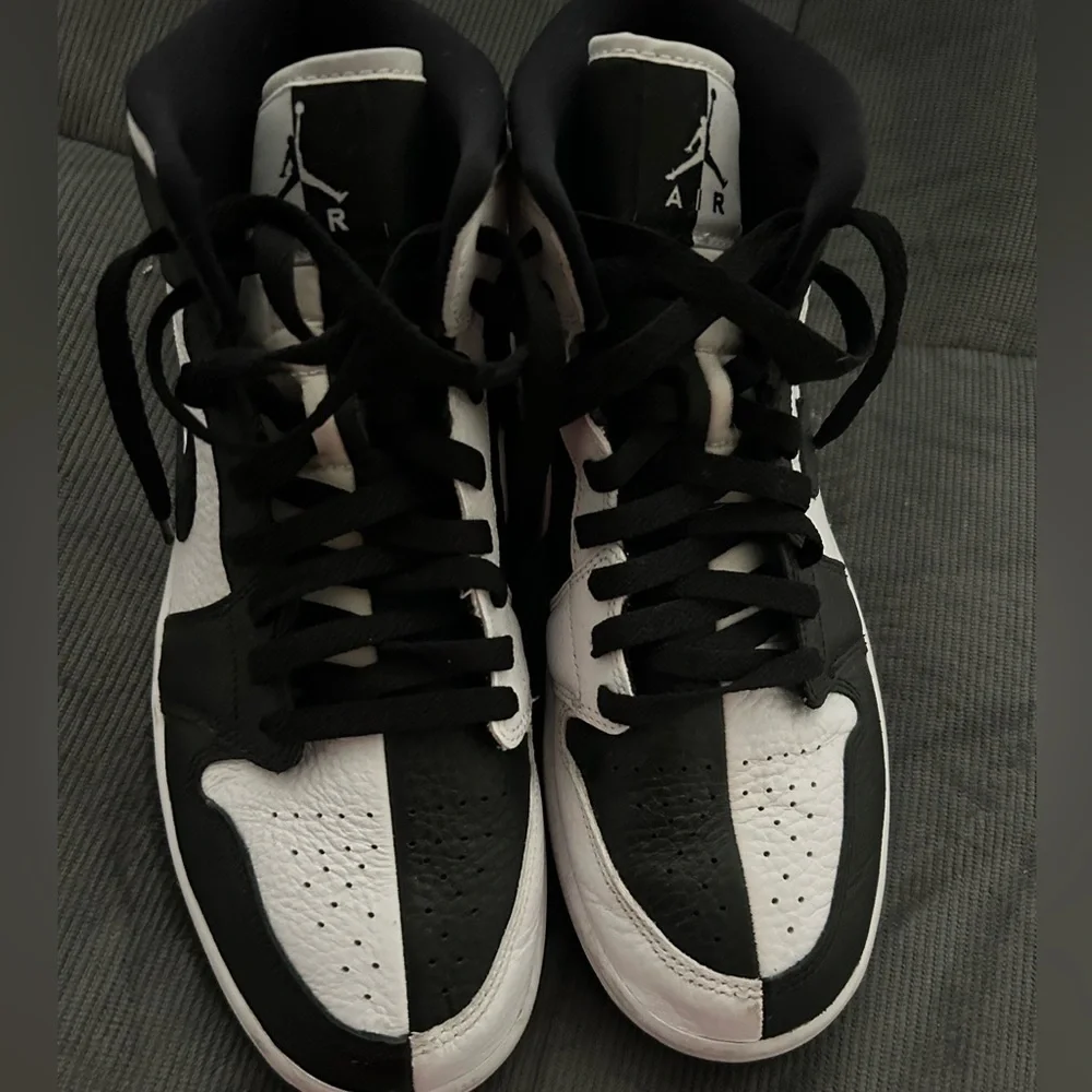 Air Jordan 1 Mid SE split homage